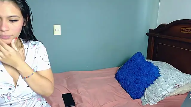 violetmia68 online show from December 21, 2025, 1:46 pm