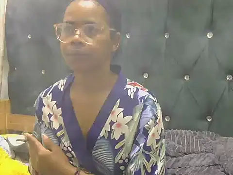 Snapshot of SnowRiderXX chatting on October 9, 2025, 8:26 am SnowRiderXX online show from October 9, 2025, 8:26 am