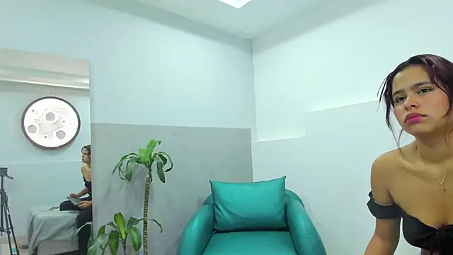 Sofia villareal online show from October 6, 2025, 12:06 pm