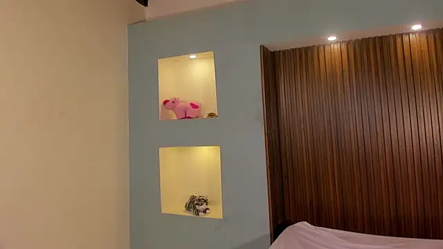 MilaSky6 online show from September 23, 2025, 3:46 am