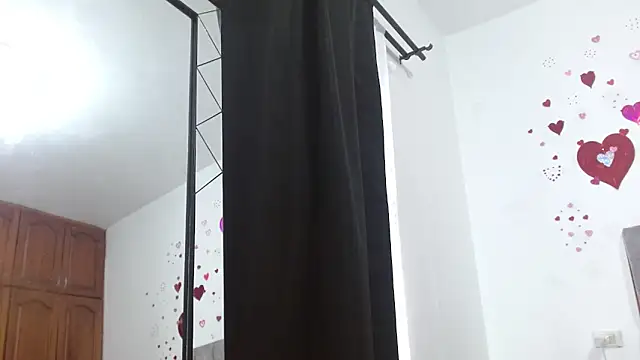 Snapshot of Dariana_Pink chatting on October 18, 2025, 7:38 pm Dariana Pink online show from October 18, 2025, 7:38 pm