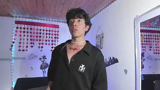 Snapshot of Dani_Lips_ chatting on September 15, 2025, 9:04 pm Dani Lips online show from September 15, 2025, 9:04 pm