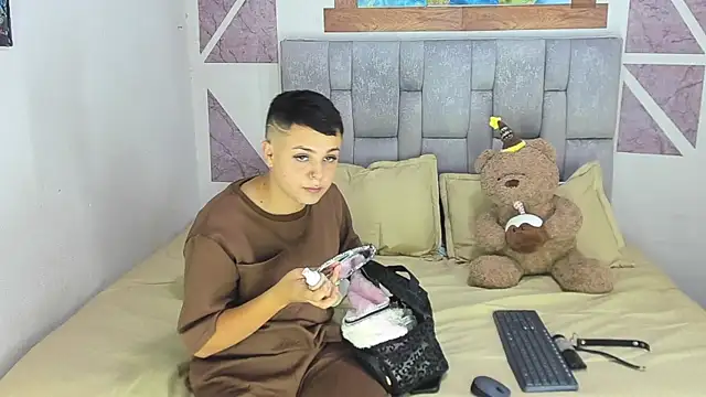 christopher Hot online show from July 16, 2026, 2:08 am