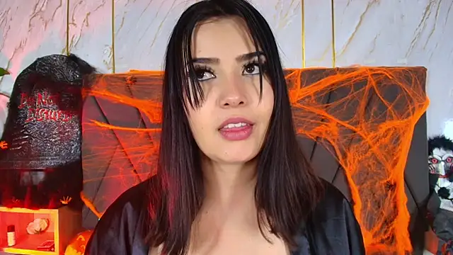 Snapshot of chloe_Laurent1 chatting on October 19, 2025, 5:43 am chloe Laurent1 online show from October 19, 2025, 5:43 am