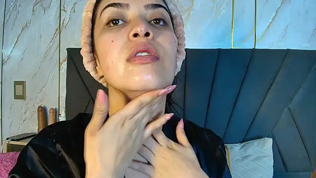 Snapshot of chloe_Laurent1 chatting on October 13, 2025, 12:01 am chloe Laurent1 online show from October 13, 2025, 12:01 am