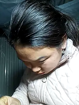 may-squirl online show from November 20, 2025, 2:07 pm