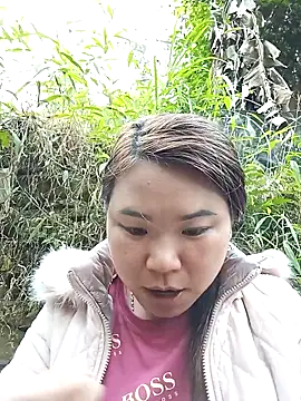 may-squirl online show from December 18, 2025, 5:56 am