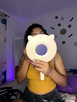 Snapshot of ViolettaMiller_ chatting on October 29, 2025, 1:10 pm ViolettaMiller online show from October 29, 2025, 1:10 pm