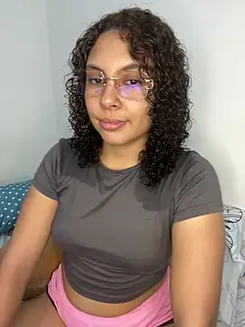 Snapshot of ViolettaMiller_ chatting on February 7, 2026, 1:46 am ViolettaMiller online show from February 7, 2026, 1:46 am