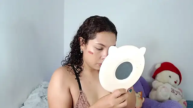 Snapshot of ViolettaMiller_ chatting on February 12, 2026, 1:11 pm ViolettaMiller online show from February 12, 2026, 1:11 pm