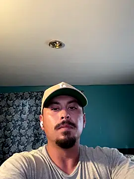 Snapshot of AlexR9700 chatting on September 28, 2025, 11:34 pm AlexR9700 online show from September 28, 2025, 11:34 pm