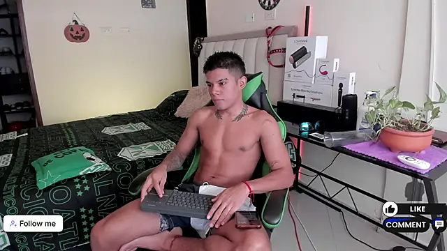 Snapshot of Jack_castell chatting on October 2, 2025, 12:41 pm Jack castell online show from October 2, 2025, 12:41 pm