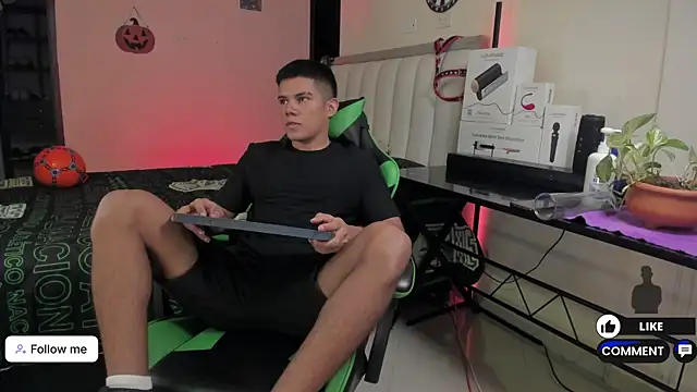 Snapshot of Jack_castell chatting on September 30, 2025, 11:38 am Jack castell online show from September 30, 2025, 11:38 am