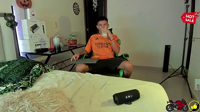 Snapshot of Jack_castell chatting on October 16, 2025, 2:36 pm Jack castell online show from October 16, 2025, 2:36 pm