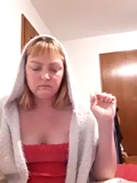 LiluLiluLilu online show from November 8, 2025, 6:11 pm