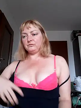 LiluLiluLilu online show from September 29, 2025, 6:42 am