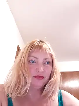 LiluLiluLilu online show from October 23, 2025, 9:24 pm