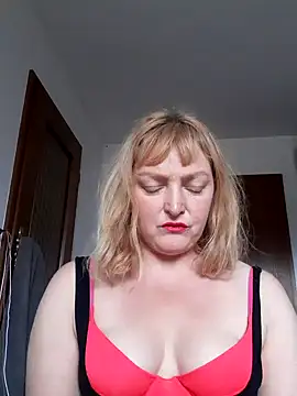 LiluLiluLilu online show from October 8, 2025, 3:02 pm