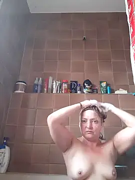 LiluLiluLilu online show from October 4, 2025, 6:37 am