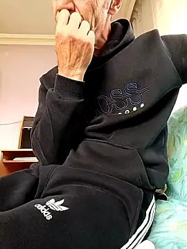 Snapshot of Meliwem12 chatting on April 6, 2026, 9:10 am Meliwem12 online show from April 6, 2026, 9:10 am