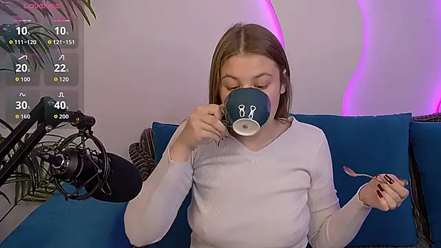 MelanieHenders online show from September 15, 2025, 5:52 am