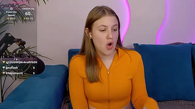 MelanieHenders online show from September 14, 2025, 5:46 pm