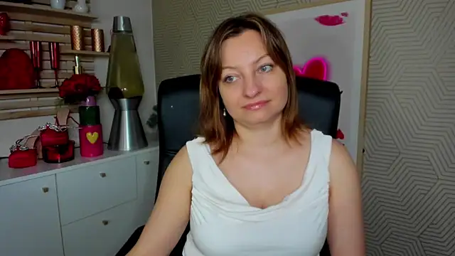 angelaSamt online show from April 24, 2026, 5:31 am