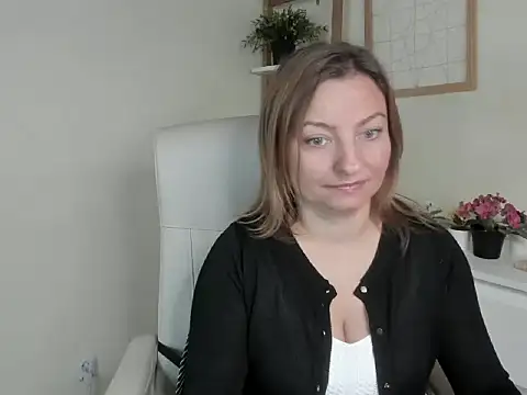 angelaSamt online show from September 18, 2025, 5:43 am