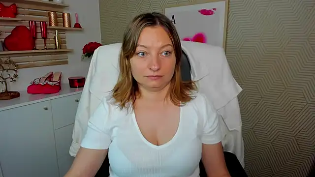 angelaSamt online show from June 10, 2026, 5:30 am