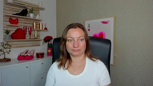 angelaSamt online show from July 15, 2026, 5:36 am