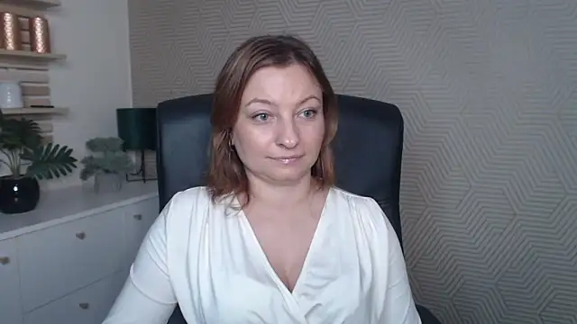 angelaSamt online show from November 15, 2025, 7:56 am