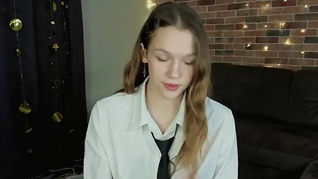 VelvetRisque online show from January 9, 2026, 6:20 am