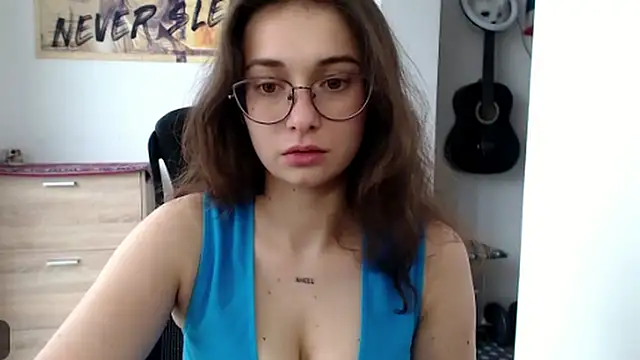 HotAnna2004 online show from September 13, 2025, 12:38 pm