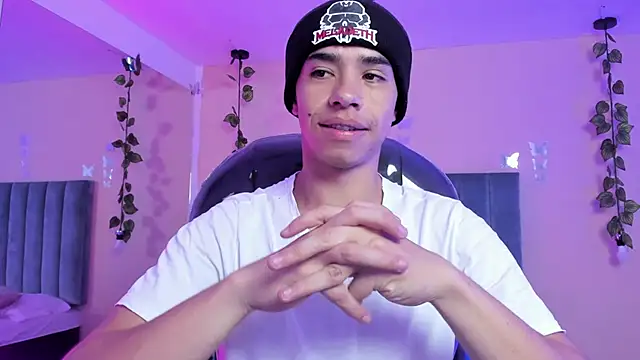 Muscle Scott online show from November 18, 2025, 1:03 pm