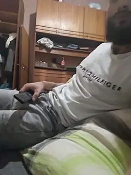 eetme827 online show from November 10, 2025, 8:58 pm