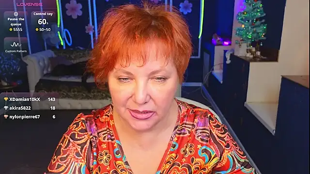 Kira Kenett online show from December 15, 2025, 3:29 pm