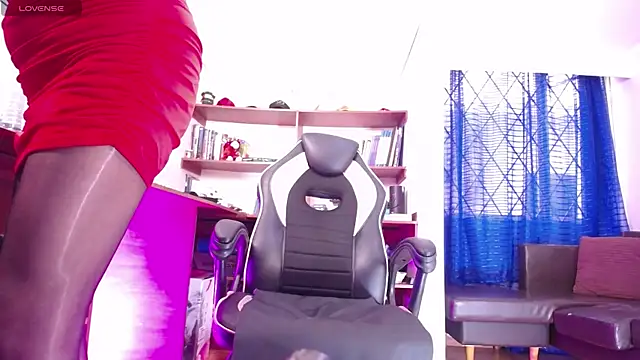 GretaVoss  online show from November 7, 2025, 7:18 pm