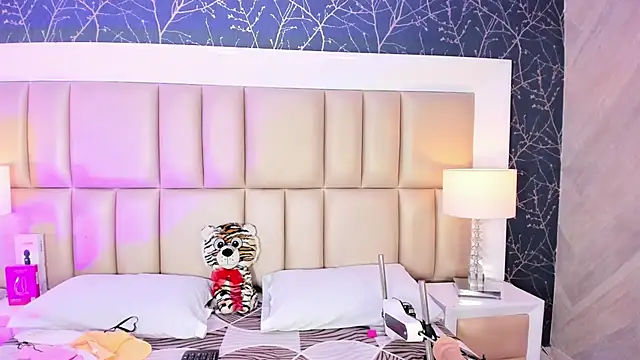 Snapshot of HatsaJones chatting on February 28, 2026, 4:12 am HatsaJones online show from February 28, 2026, 4:12 am