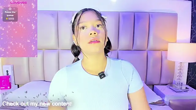 Snapshot of HatsaJones chatting on February 10, 2026, 4:11 am HatsaJones online show from February 10, 2026, 4:11 am