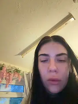 valentinalamont online show from October 13, 2025, 6:26 am