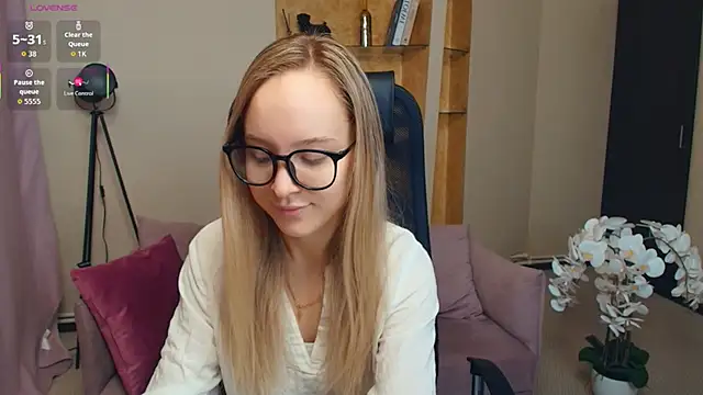 SoonMoor online show from November 28, 2025, 7:03 pm