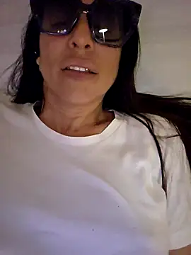 sexy7883 online show from April 8, 2026, 9:27 pm