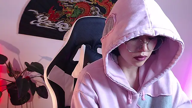 Ellyuwuw online show from March 10, 2026, 9:08 pm