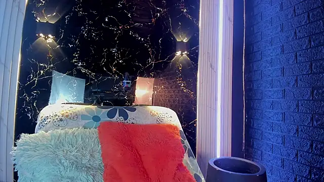 LolaXXXperience online show from September 11, 2025, 11:10 am