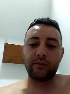 angelitocalientico online show from May 3, 2026, 5:45 am