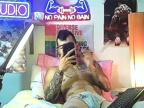 Strongcockfitness online show from September 26, 2025, 4:52 am