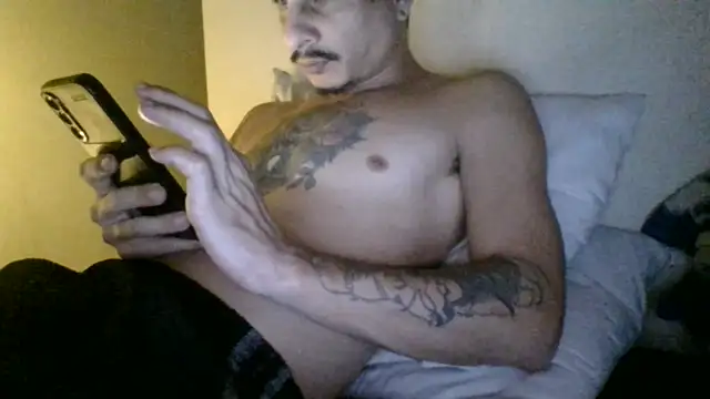 Skate012 online show from May 20, 2026, 9:39 am