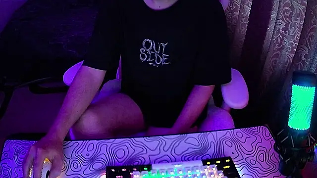 xXxHARDPORNxXx online show from July 14, 2026, 4:06 am