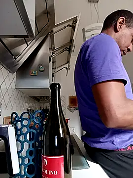 estrogeni online show from April 15, 2026, 6:41 am