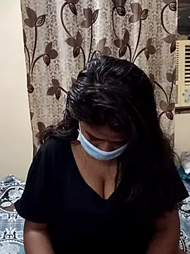 Snapshot of HAANNIAA chatting on November 5, 2025, 7:39 pm HAANNIAA online show from November 5, 2025, 7:39 pm